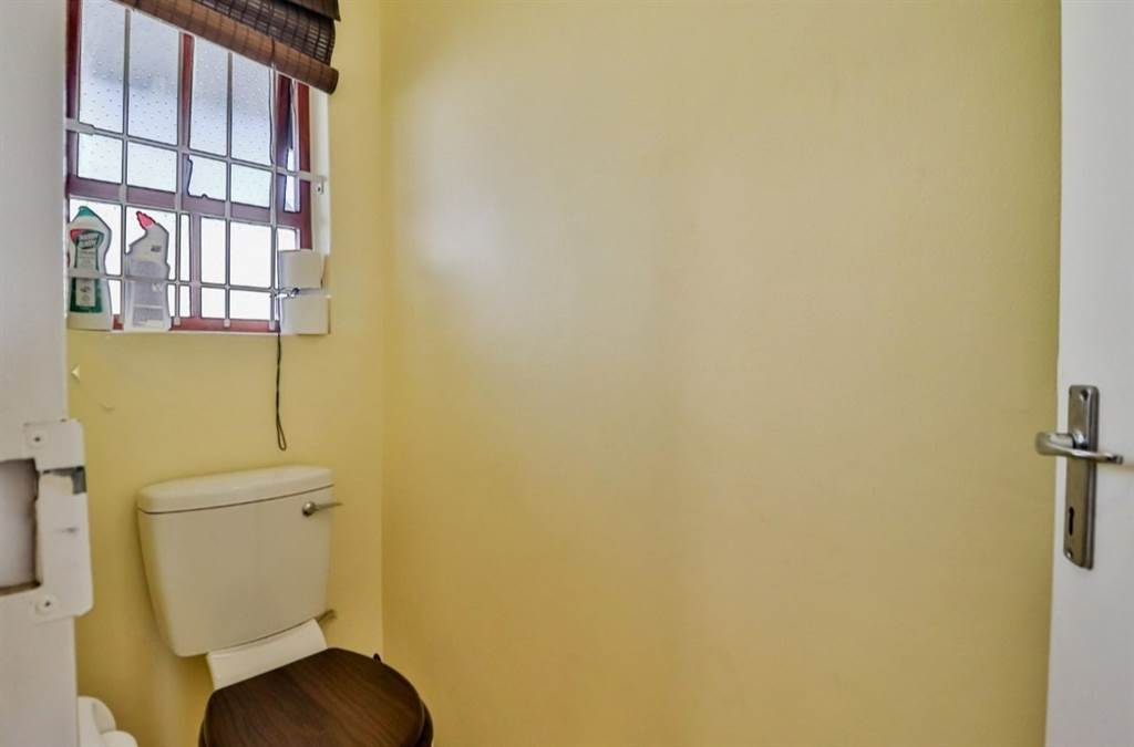 2 Bed Townhouse in Parklands photo number 15
