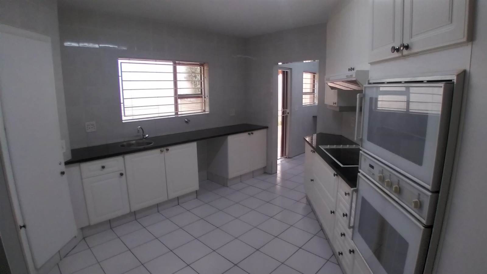 4 Bed Townhouse in Fourways photo number 26
