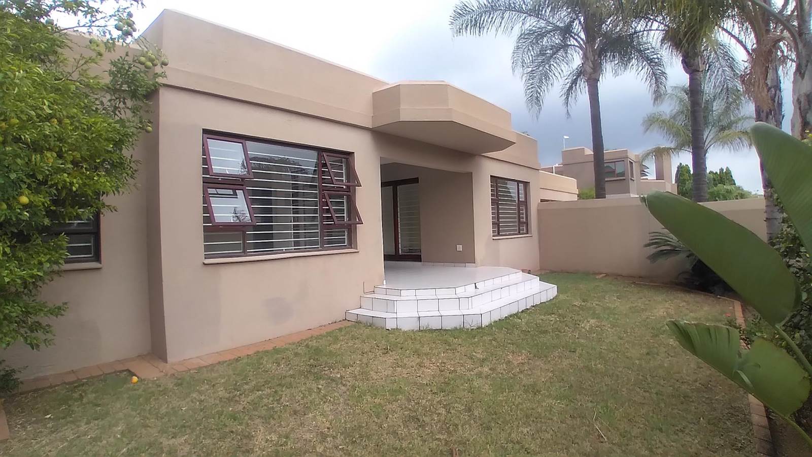 4 Bed Townhouse in Fourways photo number 1