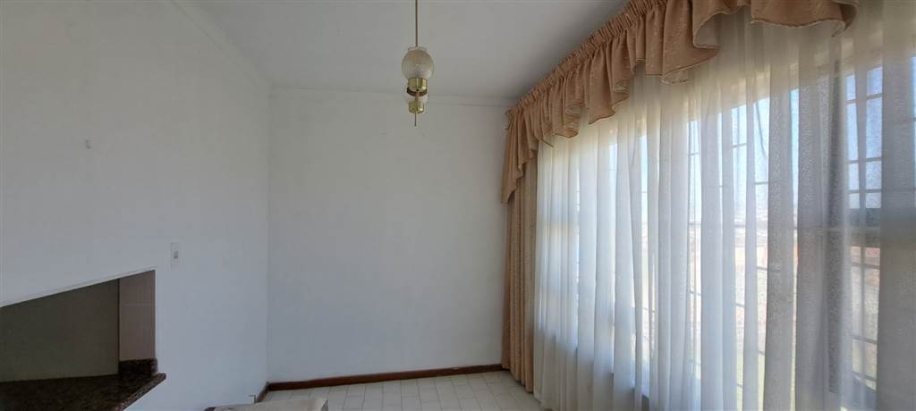 3 Bed Townhouse in Merebank photo number 9