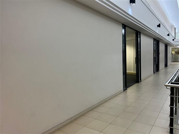 94  m² Commercial space in Horison
