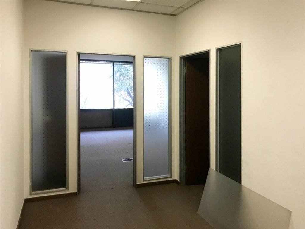 197  m² Office Space in Bedfordview photo number 9