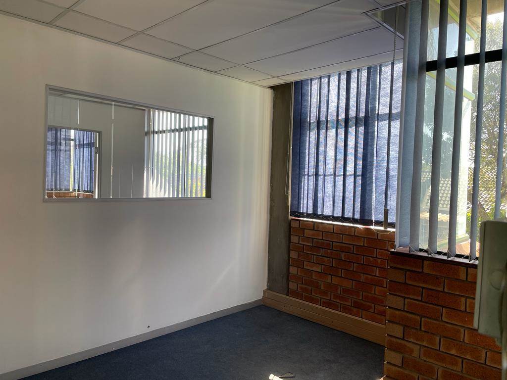 75  m² Commercial space in Halfway Gardens photo number 3