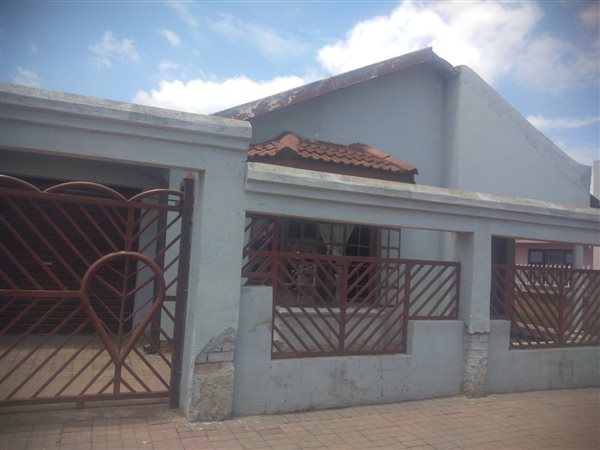 4 Bedroom House 4 Bedroom House
