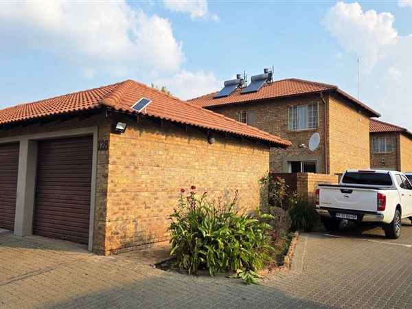 3 Bedroom Townhouse 3 Bedroom Townhouse