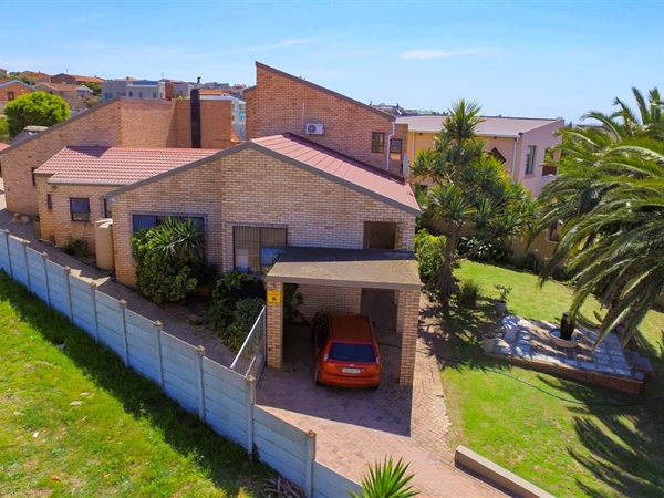 4 Bedroom House 4 Bedroom House