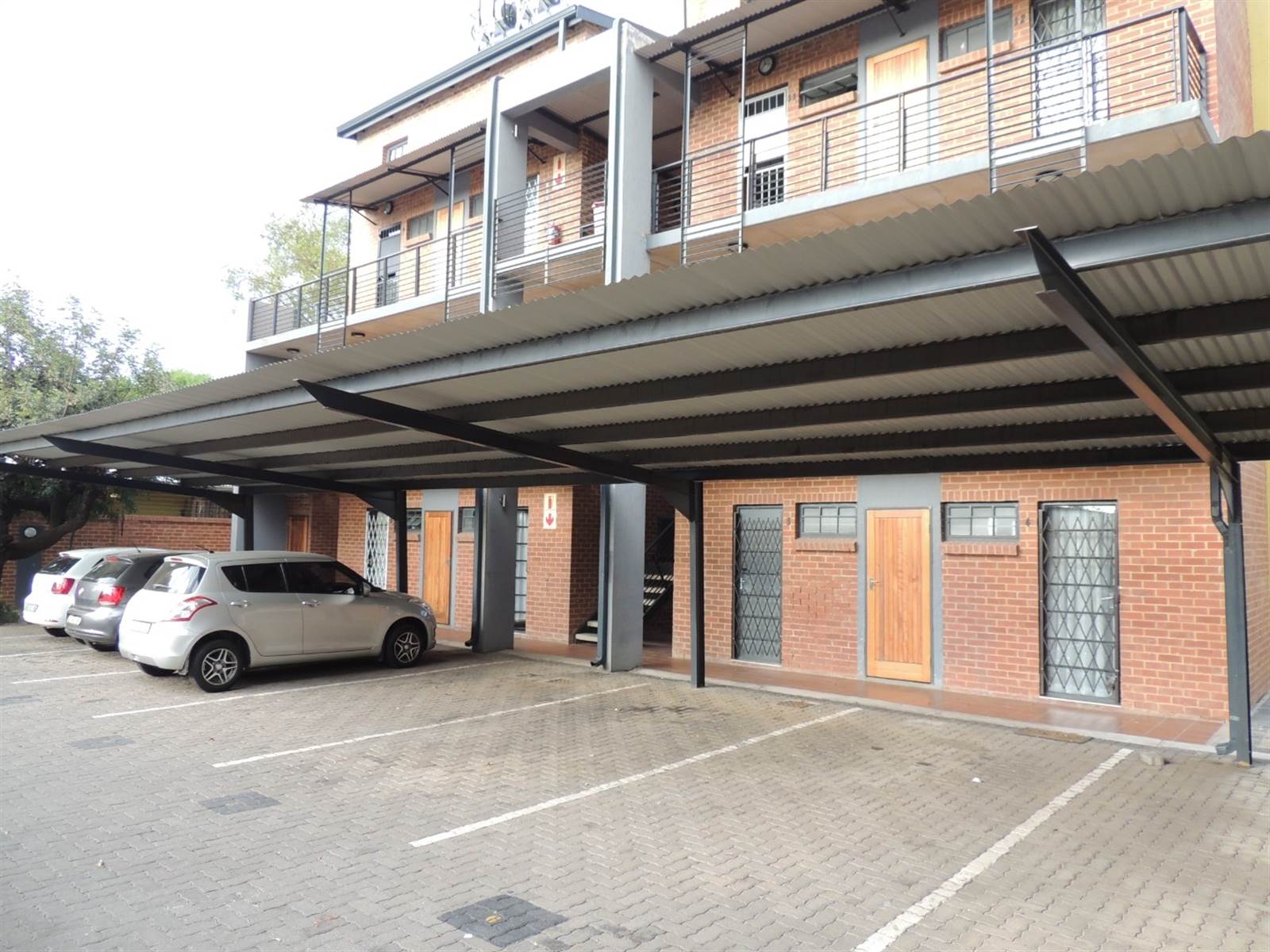 1 Bed Flat in Rustenburg Central photo number 4