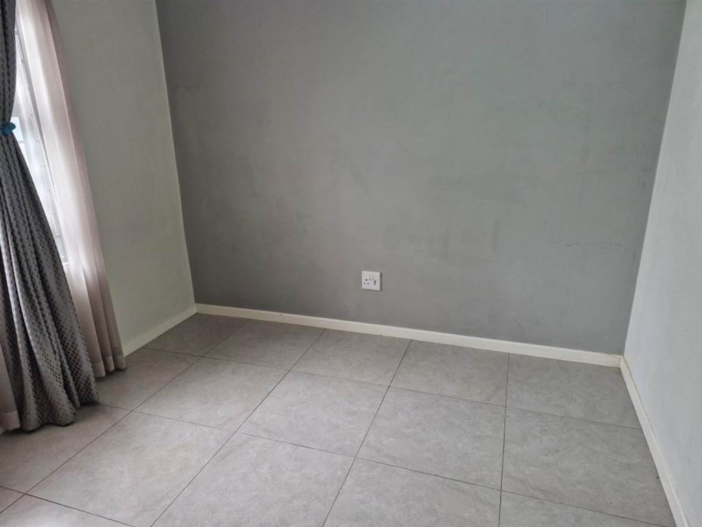 3 Bed Apartment in Modderfontein photo number 9
