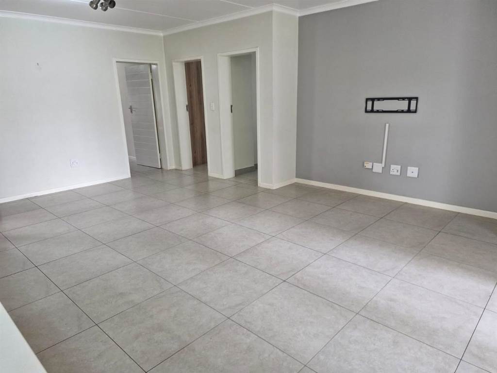 3 Bed Apartment in Modderfontein photo number 4