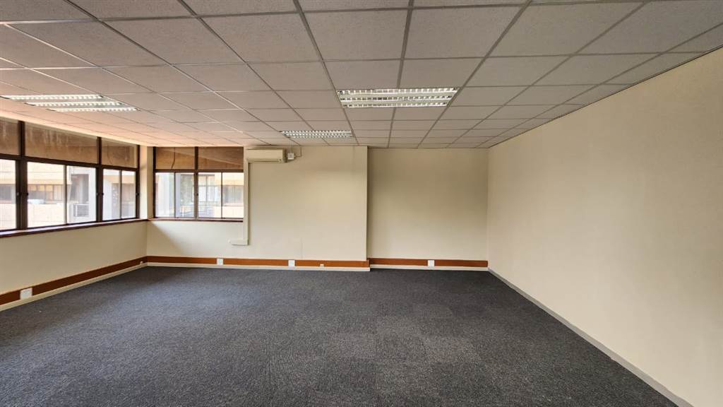 143  m² Commercial space in Centurion CBD photo number 2