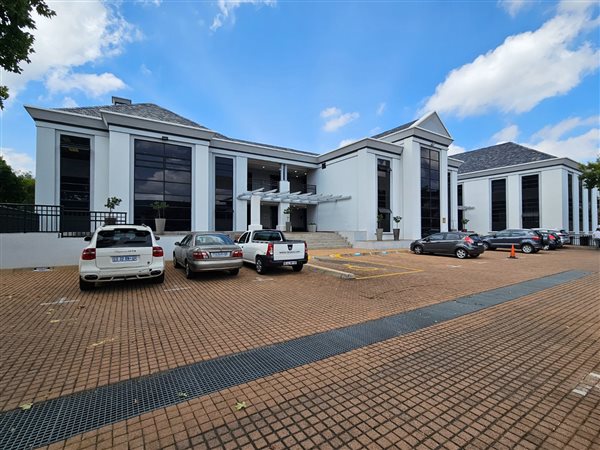 277  m² Commercial space
