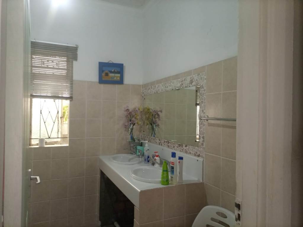 3 Bed House in Parow photo number 12