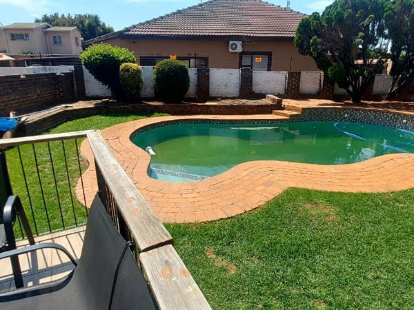 3 Bed House in Roodepoort North