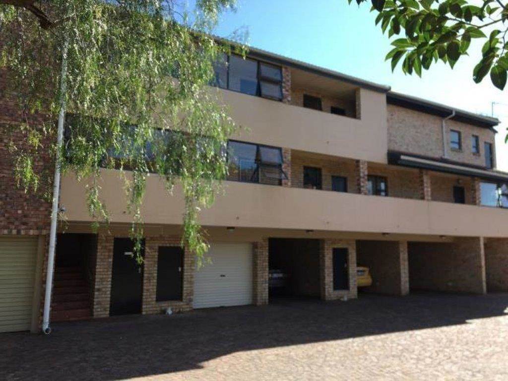 1 Bed Apartment in Grahamstown Central photo number 1
