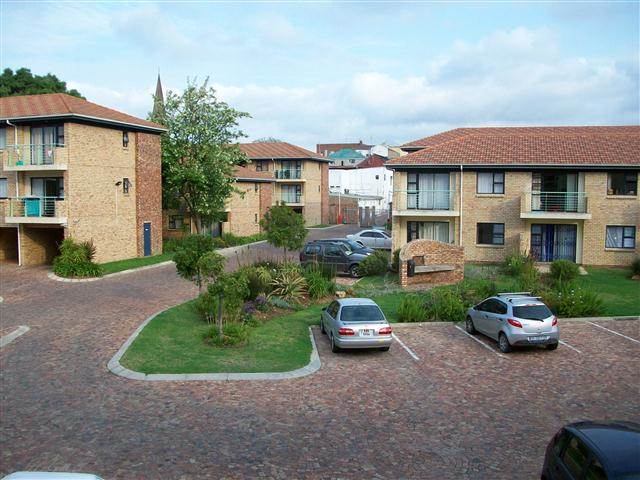 1 Bed Apartment in Grahamstown Central photo number 2