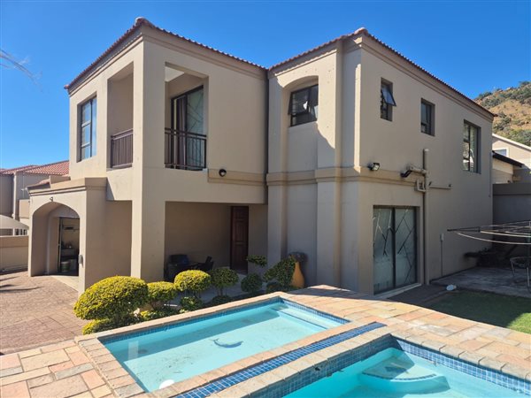 3 Bedroom Townhouse 3 Bedroom Townhouse