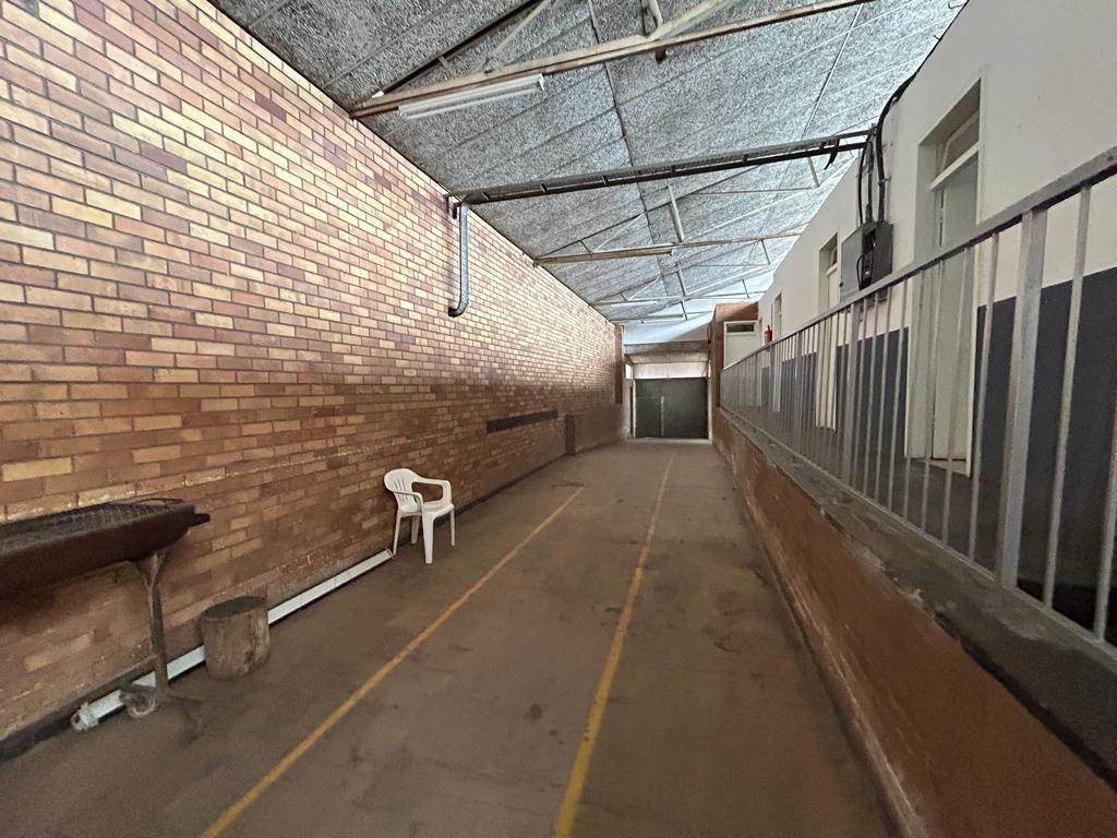 1720  m² Industrial space in Elandsfontein AH photo number 8