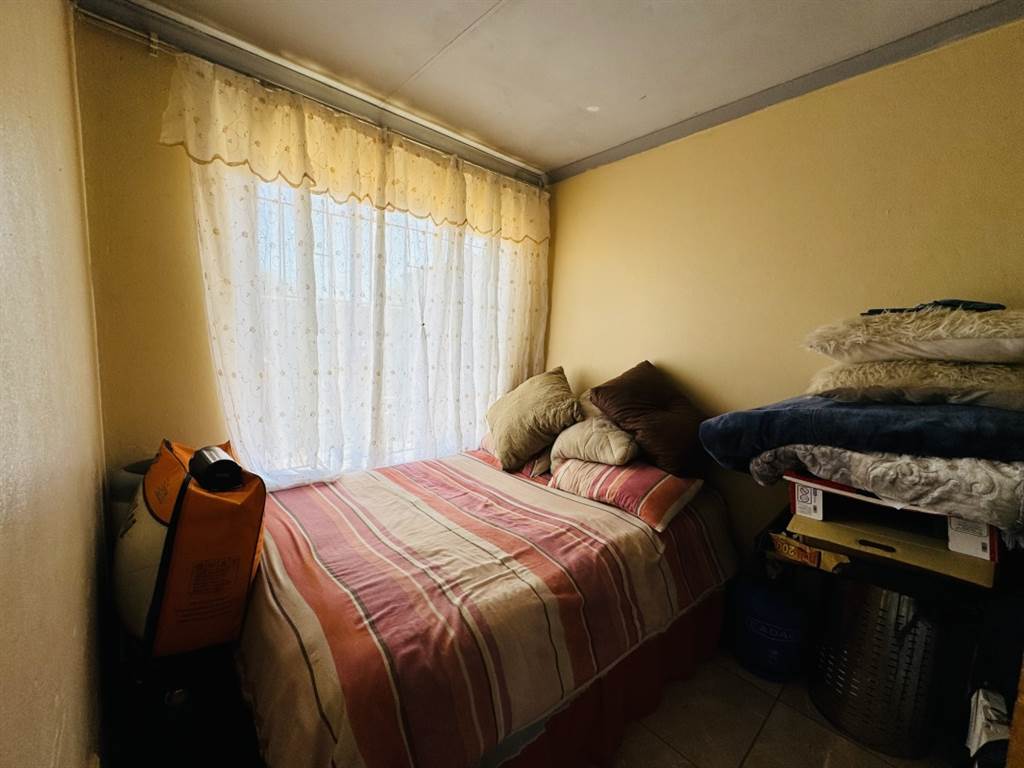 2 Bed House in Daveyton photo number 13