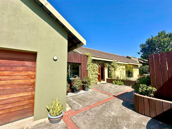 4 Bedroom House 4 Bedroom House