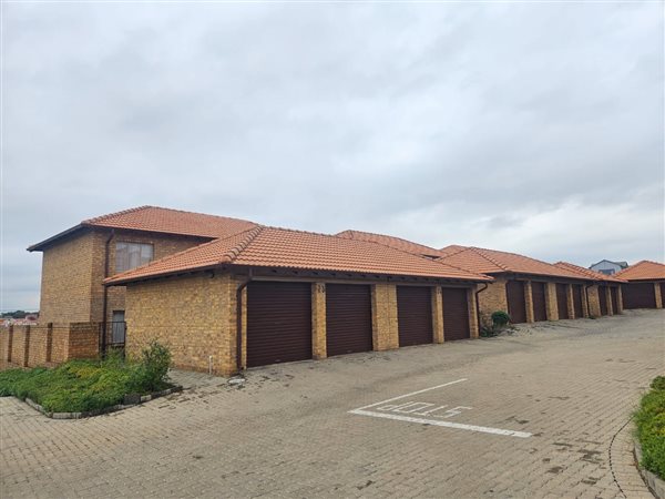 3 Bedroom Townhouse 3 Bedroom Townhouse