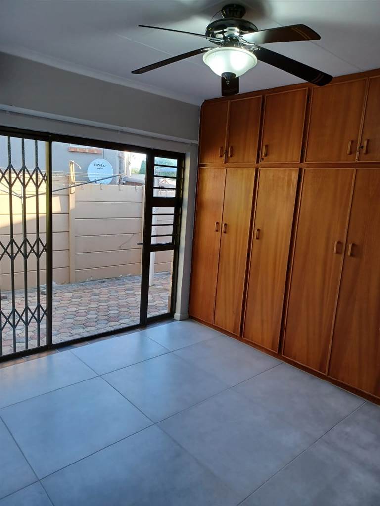 3 Bed Townhouse in Hartenbos photo number 19