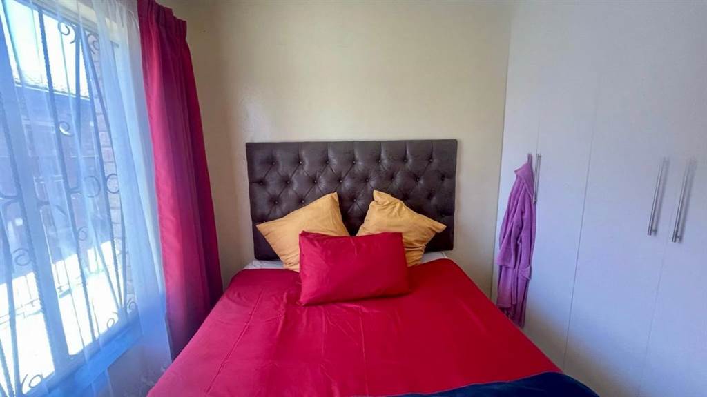 3 Bed House in Bloemfontein photo number 13