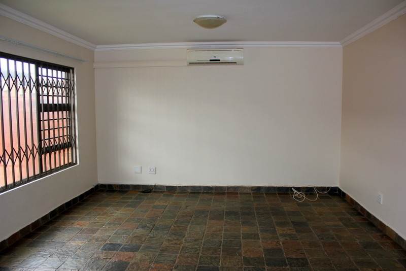 2 Bed Townhouse in Langenhoven Park photo number 7