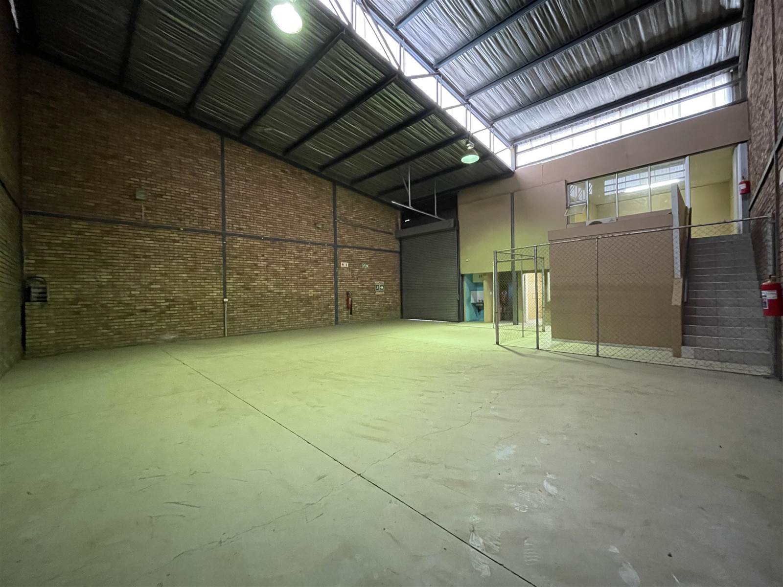 240  m² Industrial space in Driehoek photo number 1