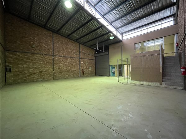 240  m² Industrial space in Driehoek