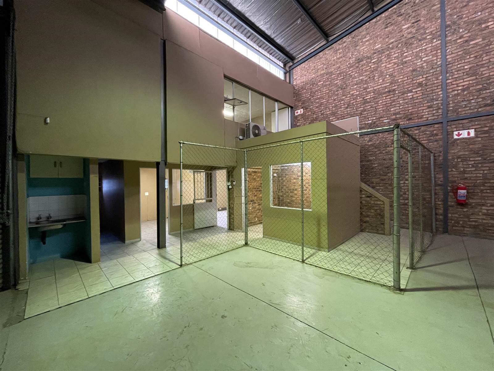 240  m² Industrial space in Driehoek photo number 4