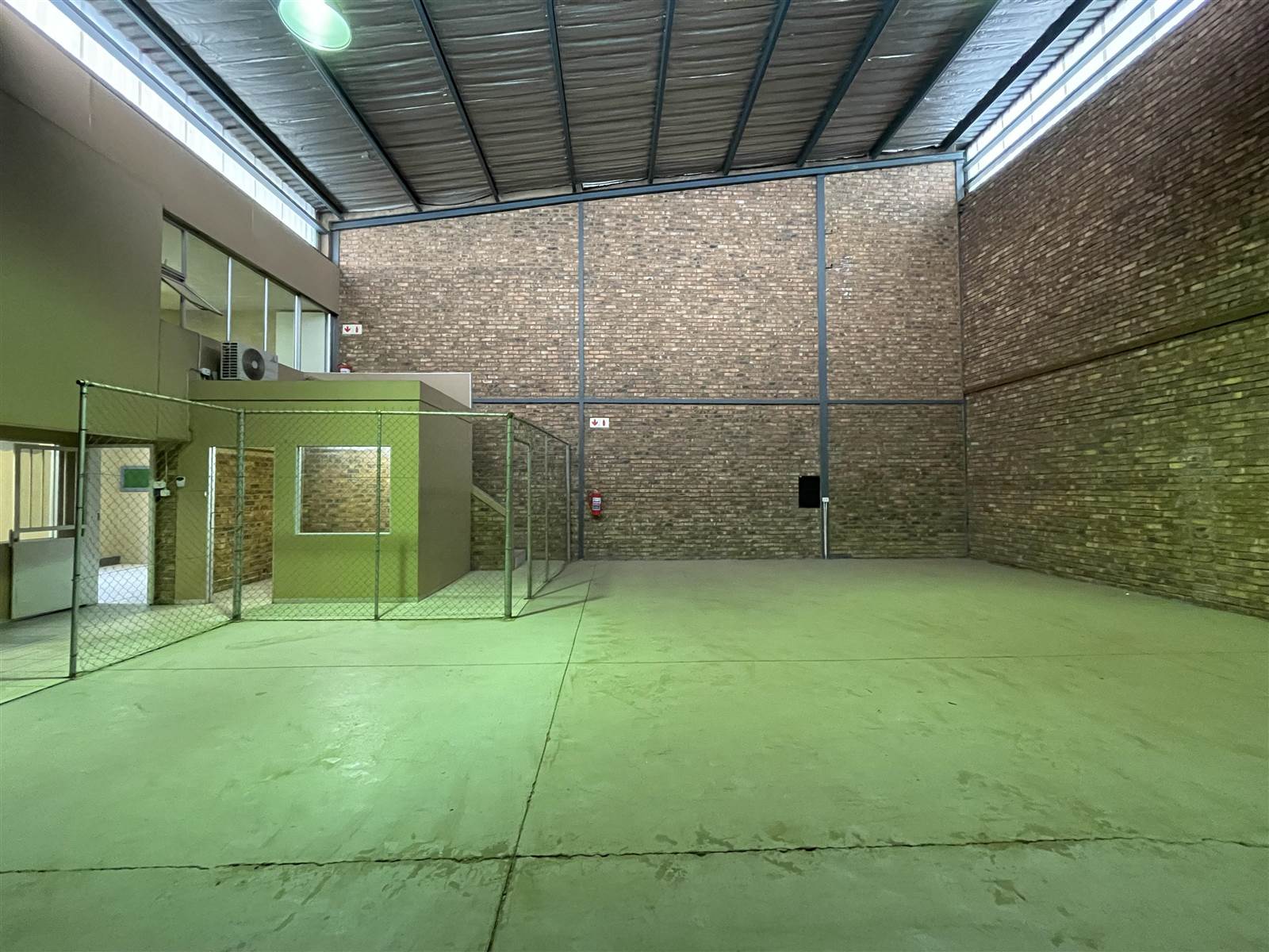 240  m² Industrial space in Driehoek photo number 7