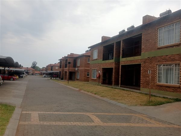 2 Bed Flat in Waterval East