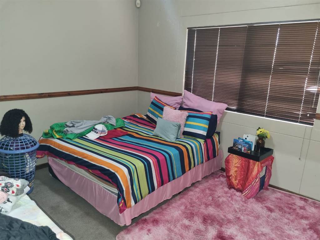 2 Bed Apartment in Waterval East photo number 18