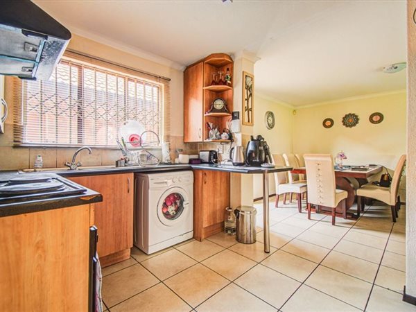 3 Bedroom Townhouse 3 Bedroom Townhouse