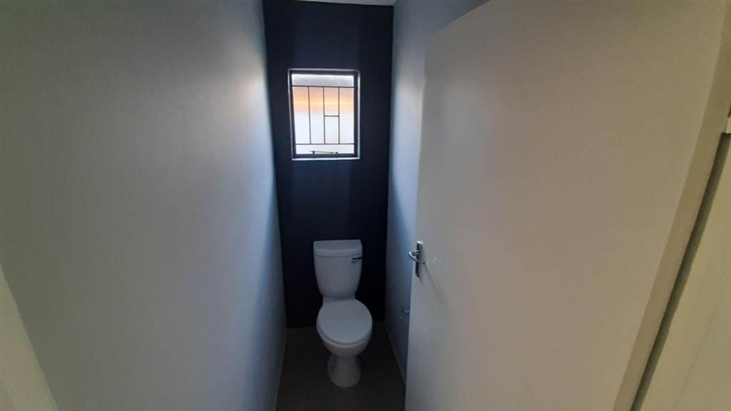 2 Bed House in Vereeniging Central photo number 5