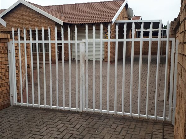 3 Bedroom Townhouse 3 Bedroom Townhouse