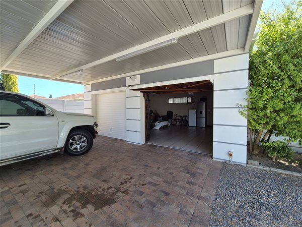 4 Bedroom House 4 Bedroom House