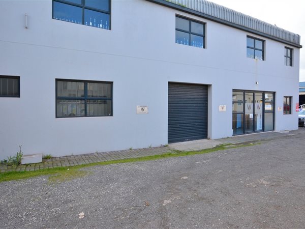 232  m² Commercial space