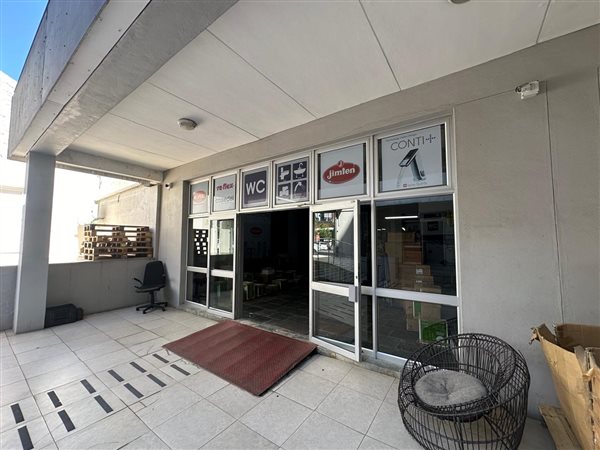 572  m² Retail Space