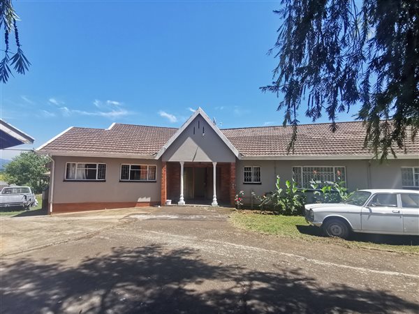 4 Bed House in Hayfields