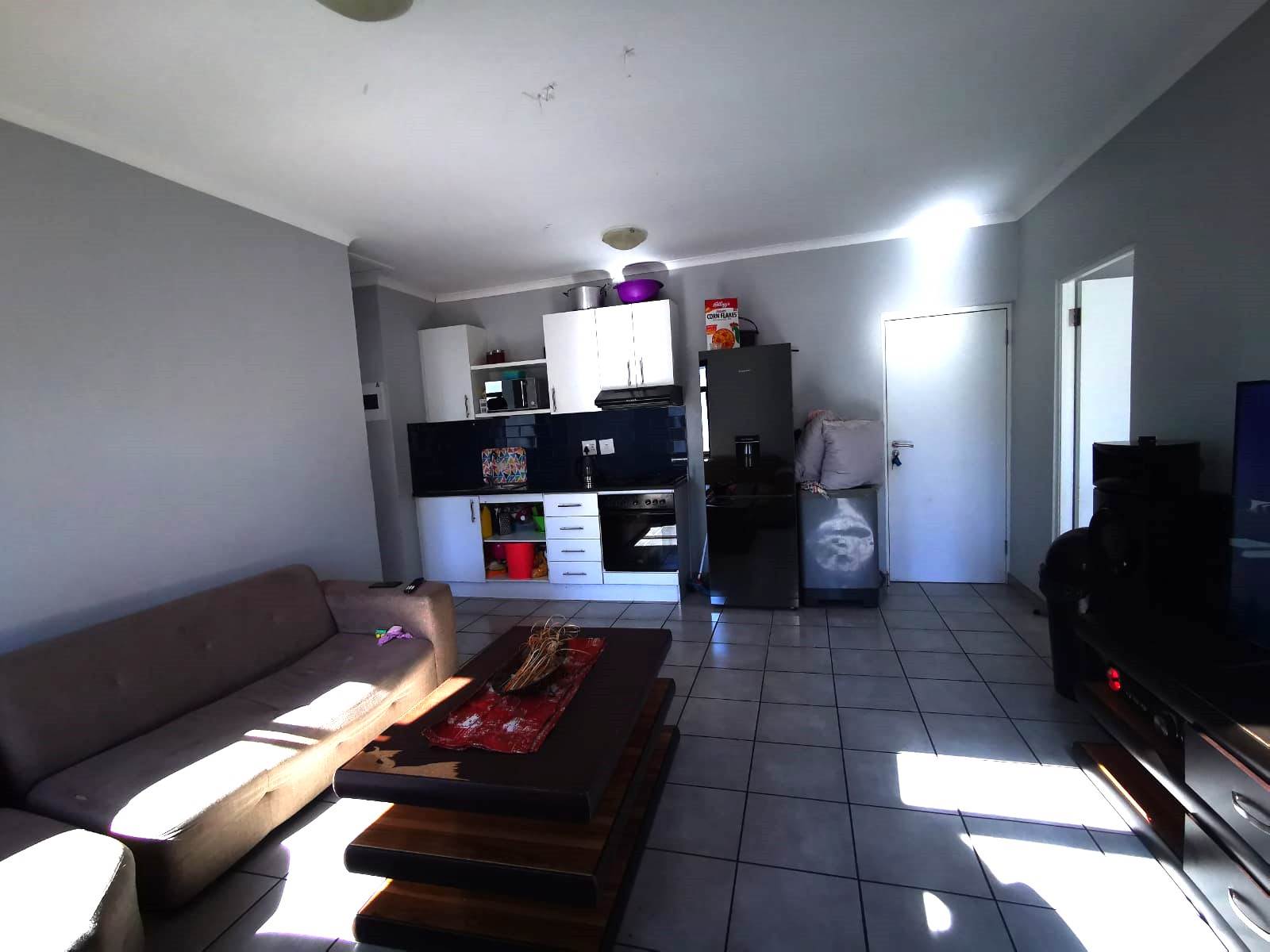 2 Bed Apartment in Paarl photo number 3