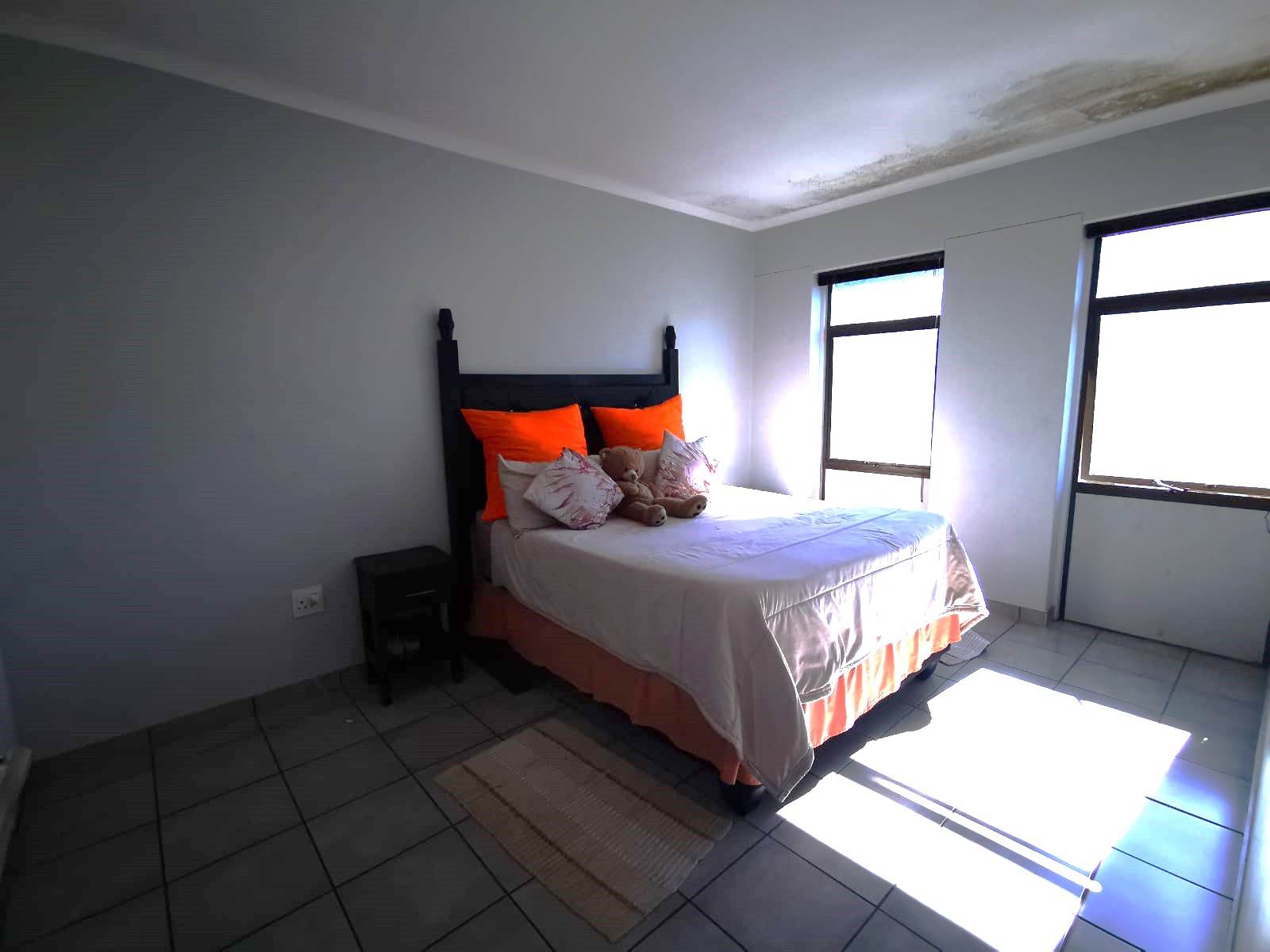 2 Bed Apartment in Paarl photo number 5