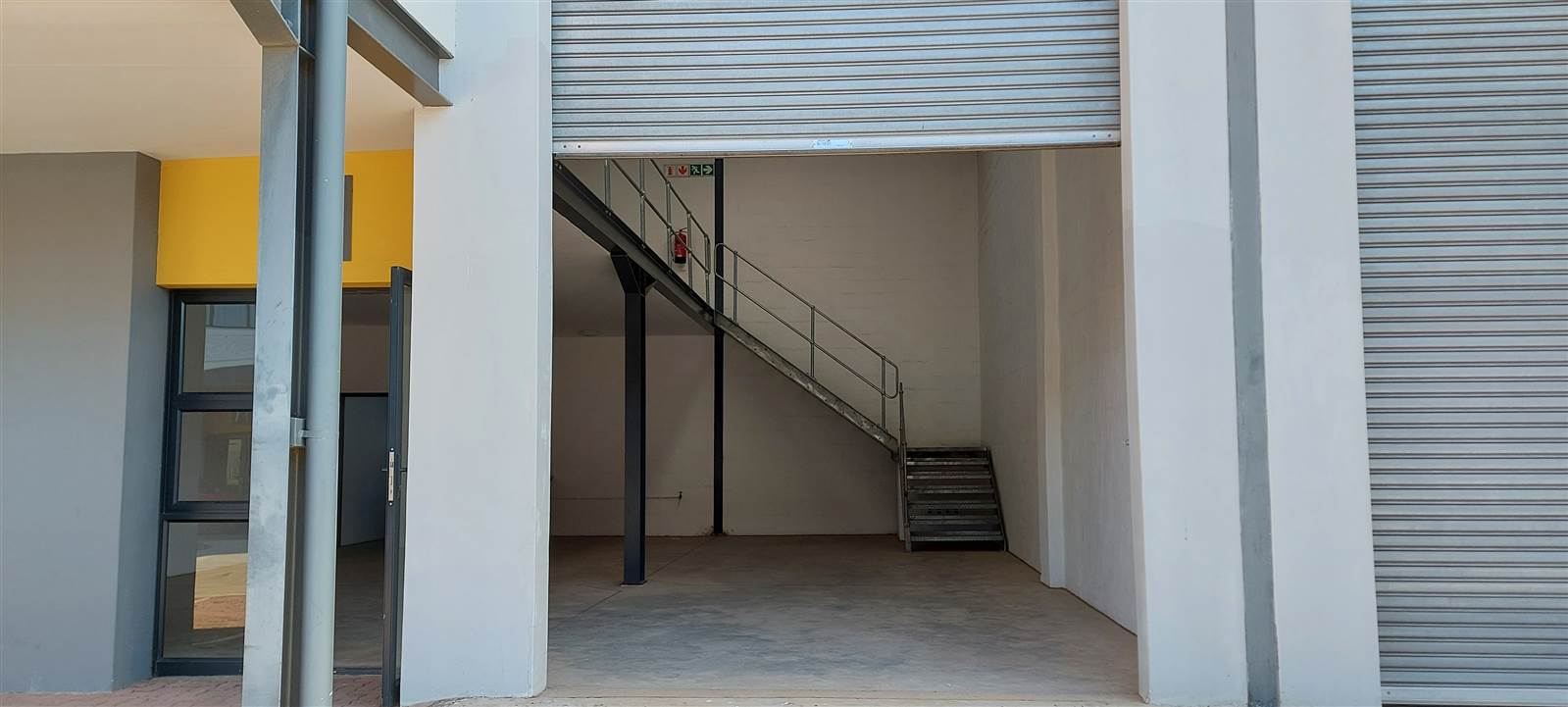 180  m² Industrial space in Cornubia photo number 2