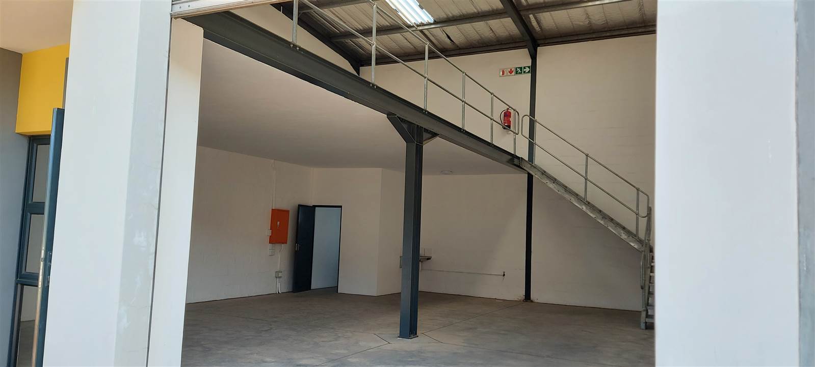 180  m² Industrial space in Cornubia photo number 12