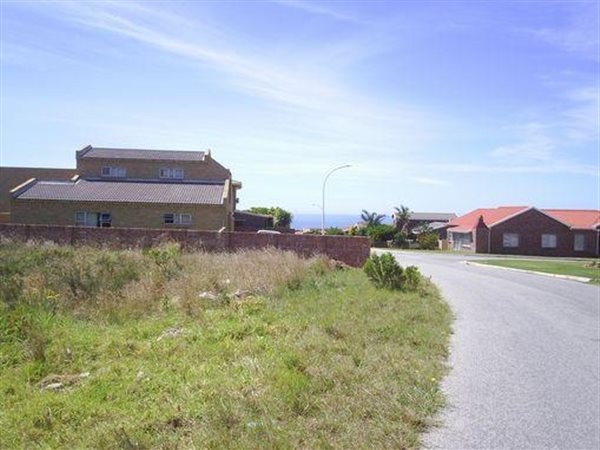 685 m² Land