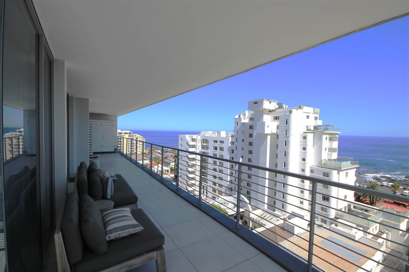 3 Bed Apartment in Sea Point photo number 7