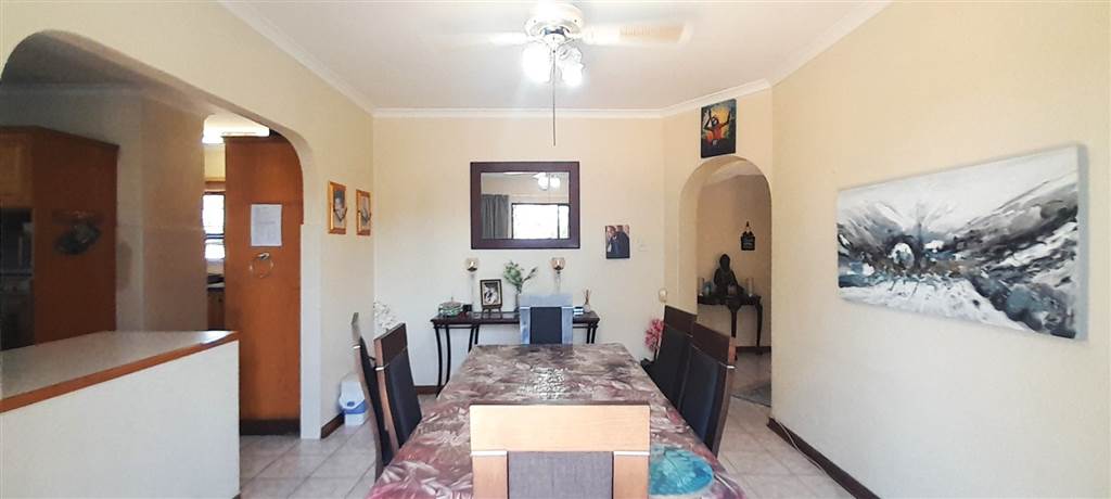 3 Bed Townhouse in Amanzimtoti photo number 23