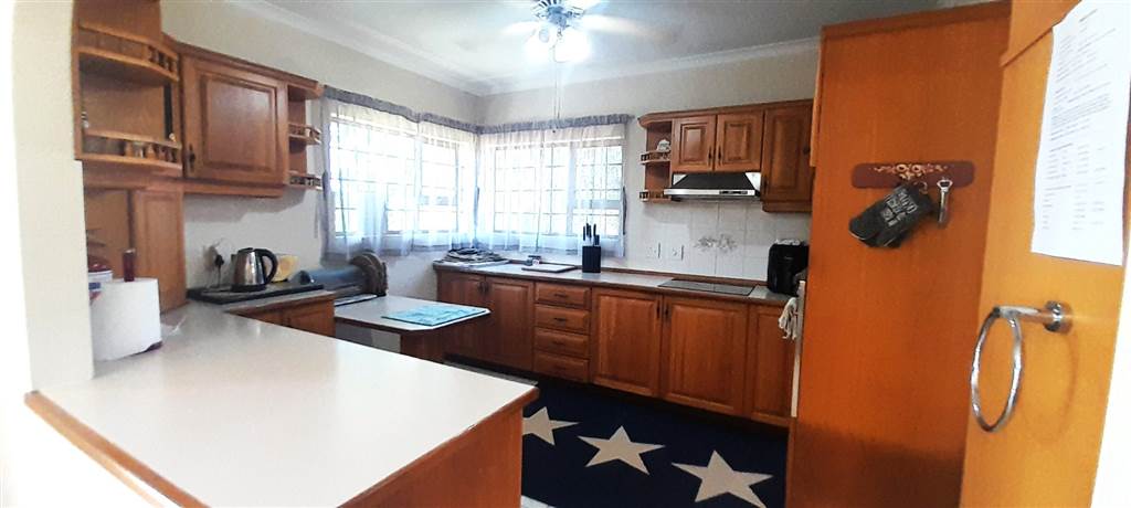 3 Bed Townhouse in Amanzimtoti photo number 4