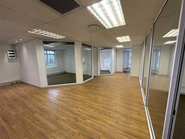 212  m² Commercial space