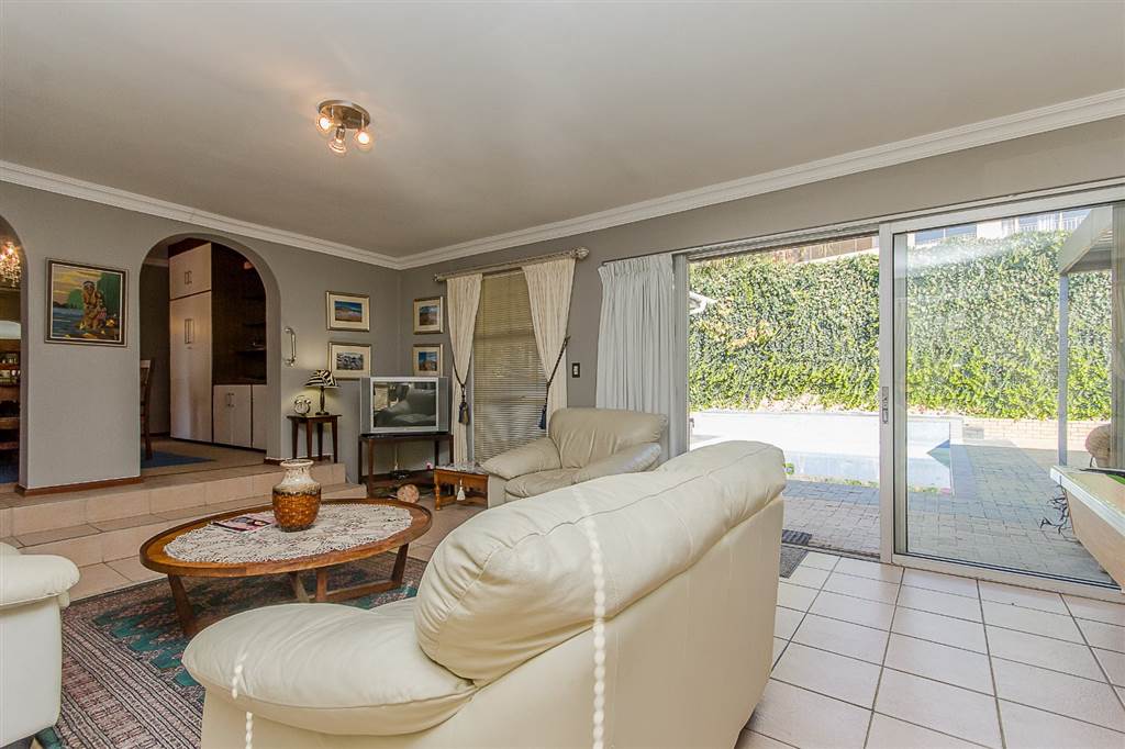 5 Bed House in Paarl Central West photo number 1